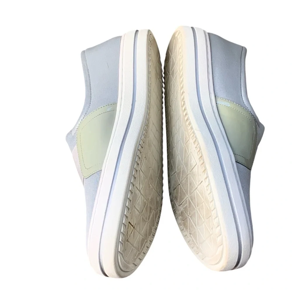 Van Eli Sport metallic silver‎ sneaker. EUC Size 8N